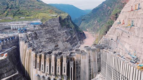  De  Diaojiangshui Dam: Een imposant betonwonder en verborgen natuurparel