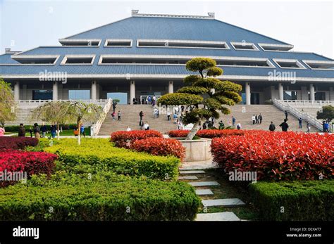 Hubei Provinciemuseum: Een Reis Door de Tijd en Cultuur van Wuhan!