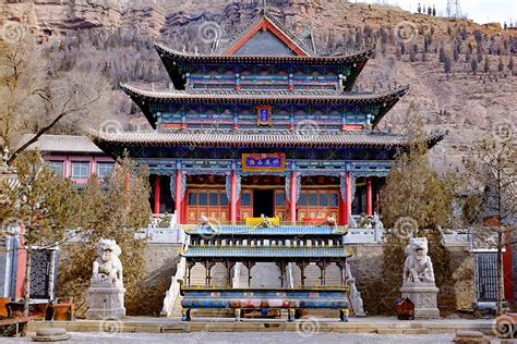 De Beishan Tempel: Een Oase van Rust met Panoramisch Uitzicht op Zhenjiang!