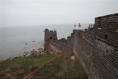  De Shanhaiguan Grote Muur: Een imposante vesting met spectaculaire zeegezichten!